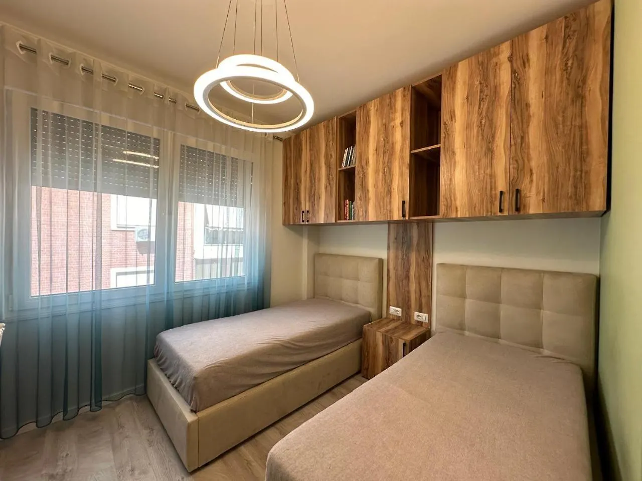 Clover Home Tirana 0*,  Albania